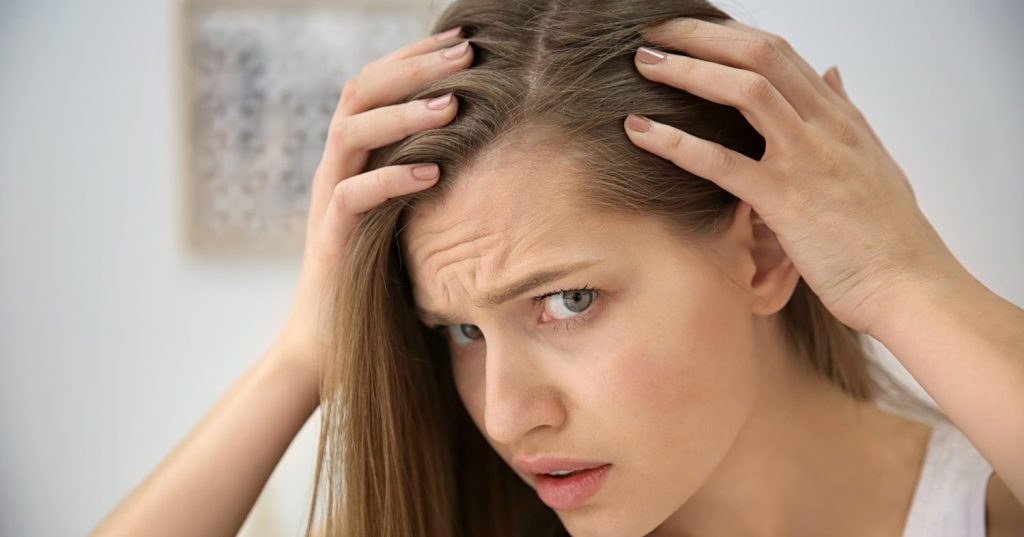 چرا دچار ریزش مو عصبی می شویم؟