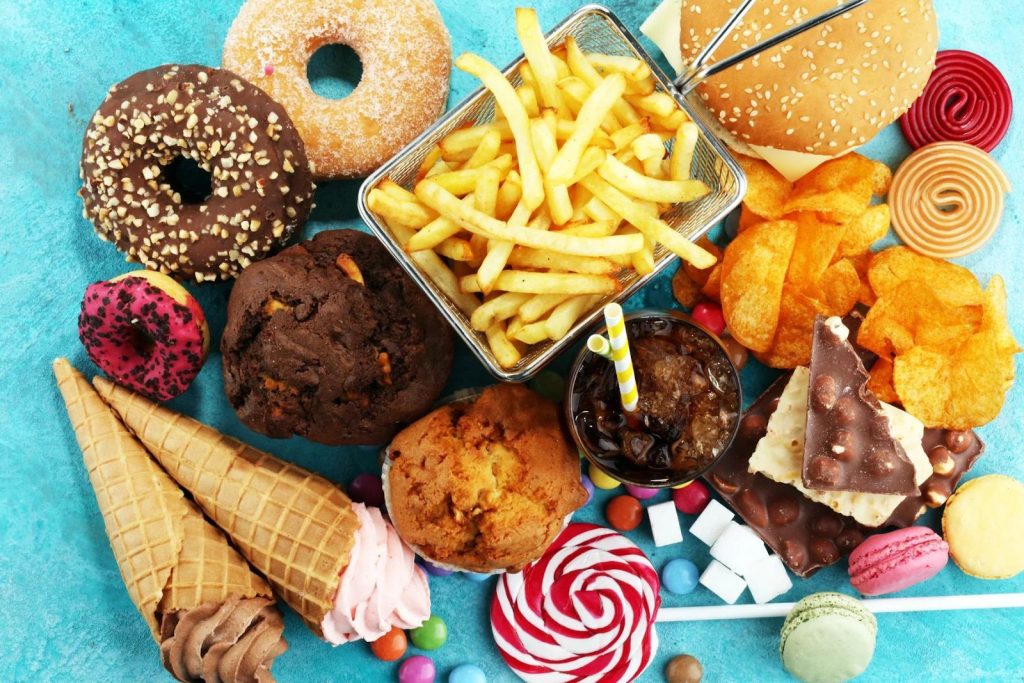 معرفی غذاهای مضر برای پوست