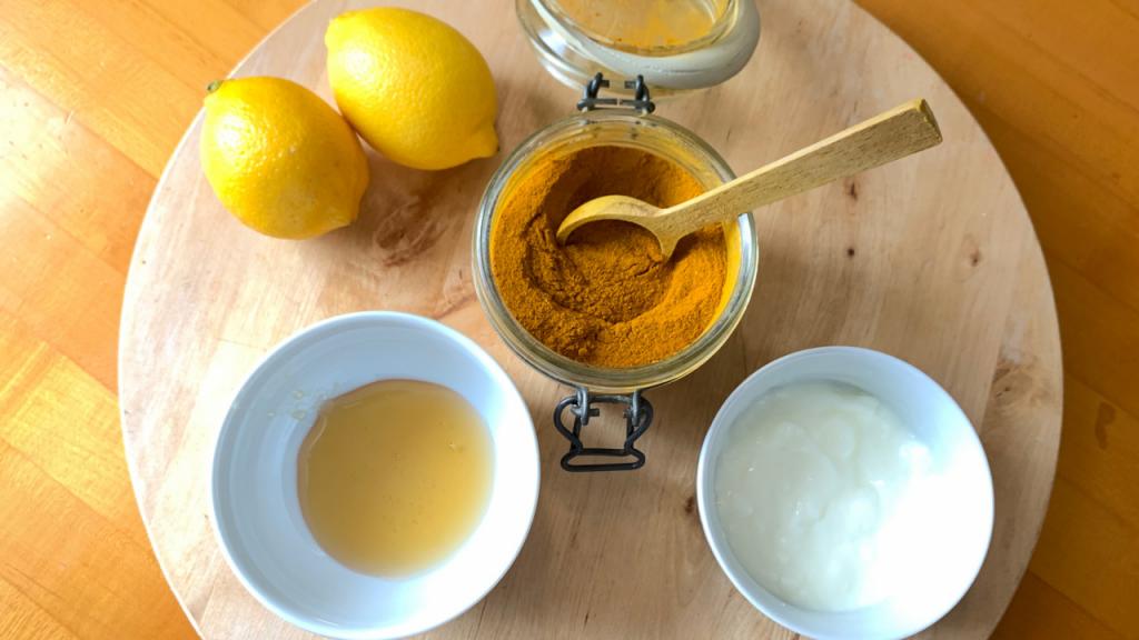 چگونه ماسک عسل و زردچوبه را درست کنیم؟