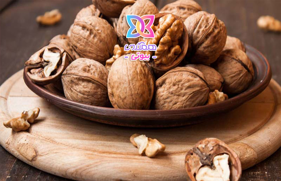 ماسک گردو؛ راهی طبیعی برای زیبایی و جوان‌سازی پوست